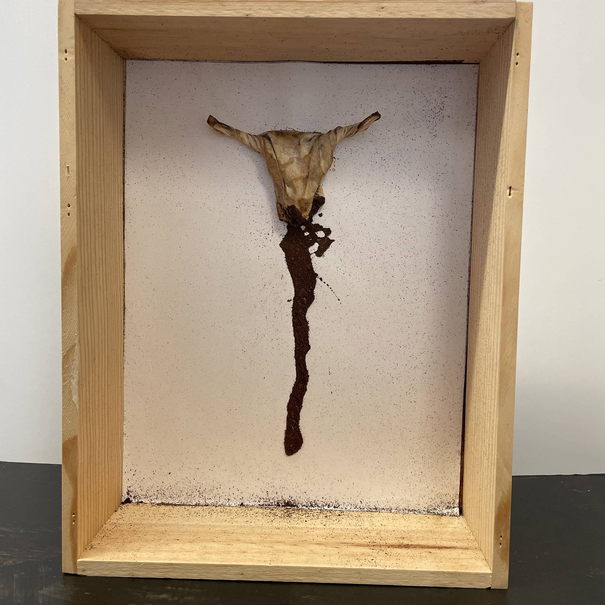 Expositie: Used coffee filter mail art project @ NO ART FASHION