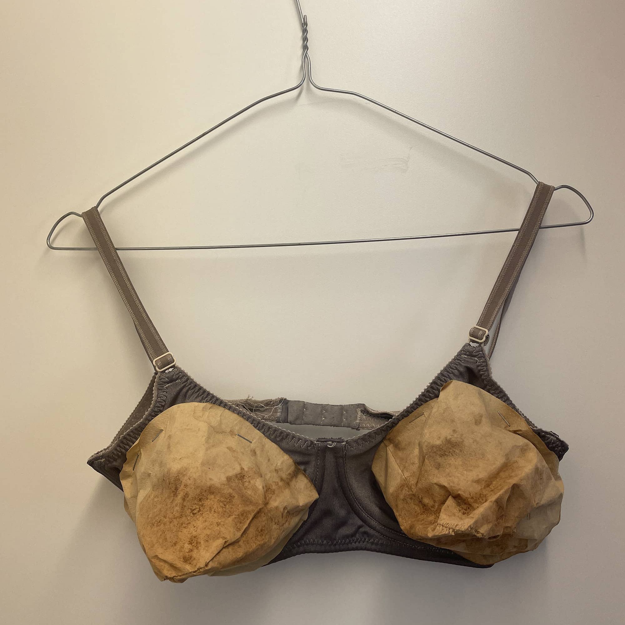 Expositie: Used coffee filter mail art project @ NO ART FASHION